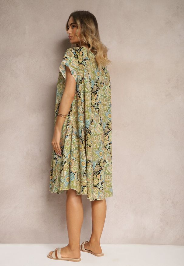 Renee - Żółta Sukienka Boho z Wiskozy z Cienkim Paskiem w Talii Rivasea. Kolor: żółty. Materiał: wiskoza. Długość rękawa: krótki rękaw. Wzór: paisley. Typ sukienki: rozkloszowane. Styl: boho