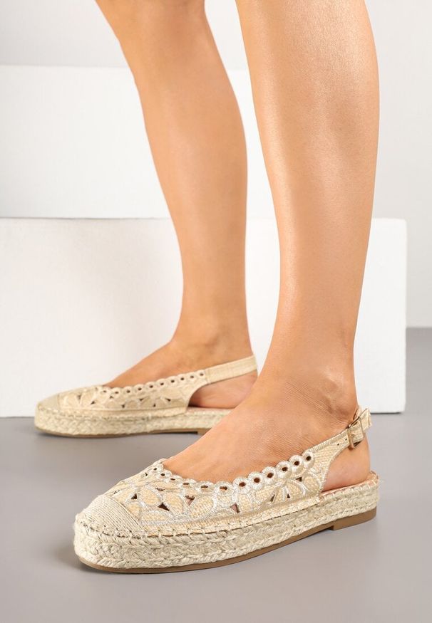 Born2be - Beżowe Ażurowe Sandały Espadryle Slingback z Plecioną Podeszwą Erilwen. Okazja: na co dzień, na spacer. Zapięcie: pasek. Kolor: beżowy. Materiał: jeans. Wzór: ażurowy. Sezon: lato. Styl: casual