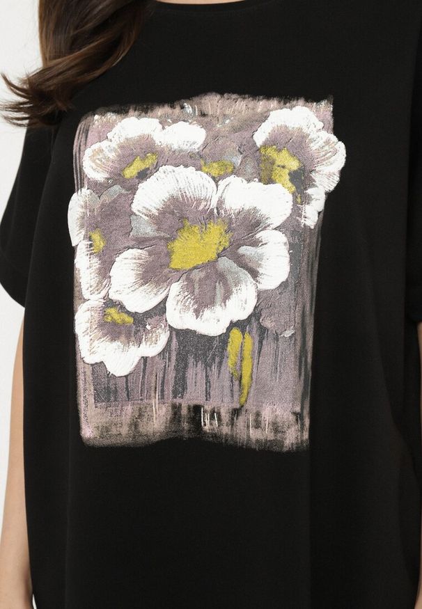 Born2be - Czarna Pudełkowa Sukienka z Wiskozą i Ozdobnym Nadrukiem Elaniriel. Okazja: na co dzień, na spacer. Kolor: czarny. Materiał: wiskoza. Długość rękawa: krótki rękaw. Wzór: nadruk. Sezon: wiosna. Styl: klasyczny, casual