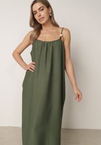 Born2be - Zielona Pudełkowa Sukienka Boho z Wiskozy na Ramiączkach z Ozdobnymi Koralikami Erane. Okazja: na co dzień. Kolekcja: plus size. Kolor: zielony. Materiał: wiskoza. Długość rękawa: na ramiączkach. Typ sukienki: proste, dla puszystych. Styl: boho #3