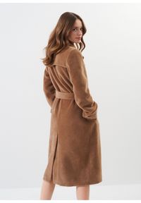 Ochnik - Dwurzędowy płaszcz wełniany damski z paskiem. Kolor: brązowy. Materiał: wełna. Długość: długie #4