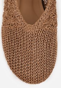 Born2be - Brązowe Plecione Balerinki VICES z Paskiem z Klamerką i Wycięciem V Nemecea. Okazja: na co dzień. Zapięcie: pasek. Kolor: brązowy. Materiał: jeans. Szerokość cholewki: normalna. Wzór: haft. Sezon: lato. Styl: boho, casual, elegancki #6