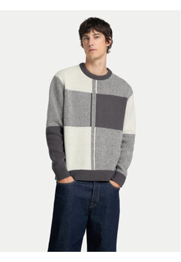 Selected Homme Sweter 16094557 Szary Relaxed Fit. Kolor: szary. Materiał: wełna