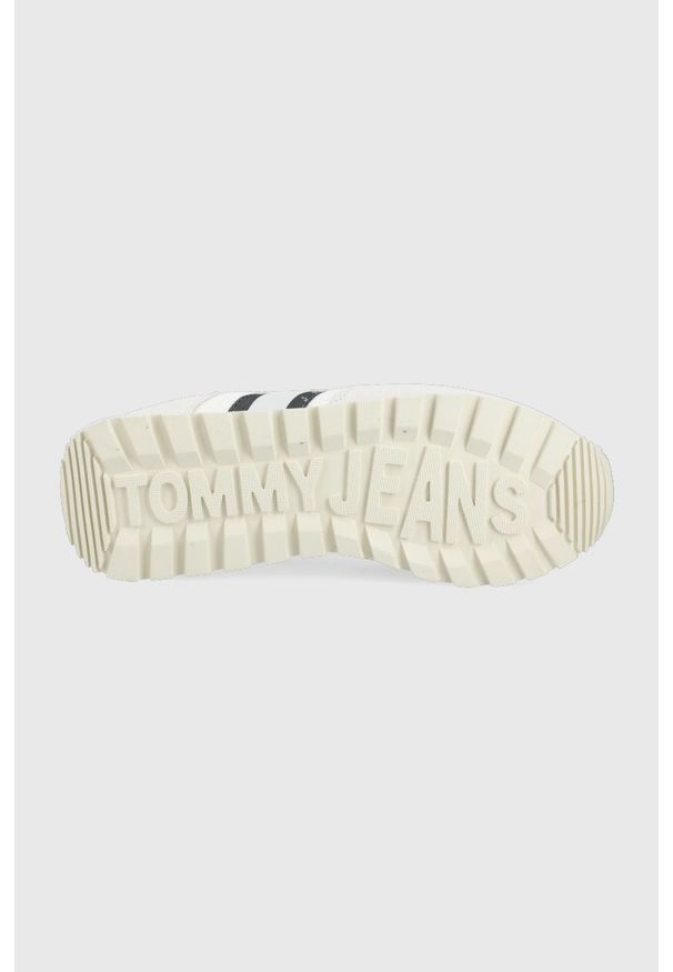 Tommy Jeans buty kolor biały. Nosek buta: okrągły. Zapięcie: sznurówki. Kolor: biały. Materiał: włókno, materiał, guma