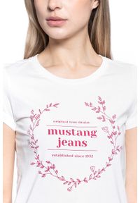 Mustang - T-SHIRT DAMSKI MUSTANG ALINA C PRINT CLOUD DANCER 1010748 2020. Wzór: nadruk #7