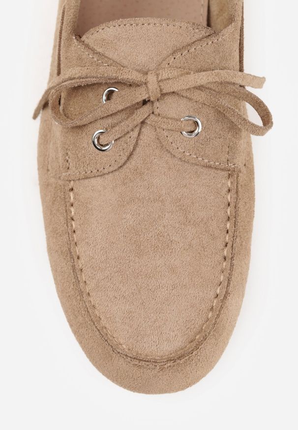 Born2be - Beżowe Mokasyny VICES ze Skórzaną Wkładką Ozdobione Wiązaniem Pireronei. Nosek buta: okrągły. Zapięcie: sznurówki. Kolor: beżowy. Materiał: skóra. Wzór: aplikacja. Obcas: na obcasie. Styl: klasyczny. Wysokość obcasa: niski