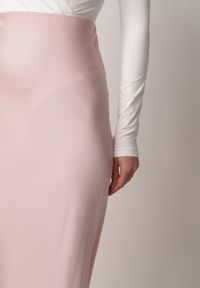 Born2be - Różowa Satynowa Spódnica z Lekko Rozkloszowanym Dołem Zinnemira. Kolor: różowy. Materiał: satyna. Styl: elegancki, klasyczny #6