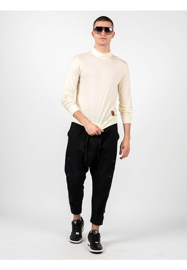 Bally Longsleeve "Turtle-Neck" | 6235776 | Mężczyzna | Żółty, Kremowy. Okazja: na co dzień. Typ kołnierza: golf. Kolor: wielokolorowy, kremowy, żółty. Materiał: lyocell, kaszmir. Długość rękawa: długi rękaw. Wzór: aplikacja. Styl: casual