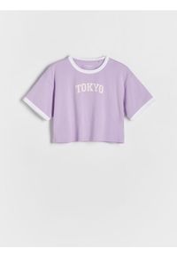 Reserved - T-shirt z nadrukiem - lawendowy. Kolor: fioletowy. Materiał: bawełna. Długość: krótkie. Wzór: nadruk #1
