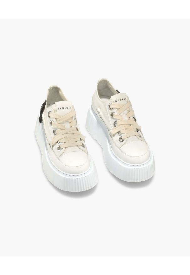 Inuikii - Sneakersy damskie INUIKII MATILDA CANVAS LOW. Okazja: na co dzień. Kolor: kremowy. Materiał: jeans, materiał, guma, bawełna. Szerokość cholewki: normalna