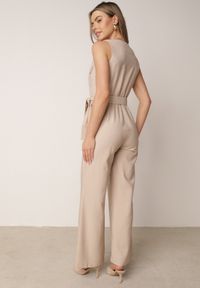 Born2be - Beżowy Wiskozowy Kombinezon Bez Rękawów z Wiązanym Paskiem w Stylu Safari Thitae. Okazja: do pracy, na co dzień. Kolor: beżowy. Materiał: wiskoza. Długość rękawa: bez rękawów. Styl: casual #4