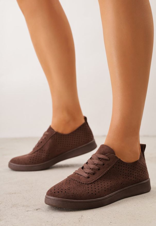 Renee - Brązowe Sneakersy z Ażurowymi Wycięciami Telanoria. Okazja: na co dzień. Kolor: brązowy. Materiał: jeans. Wzór: ażurowy. Sezon: lato. Obcas: na obcasie. Wysokość obcasa: niski