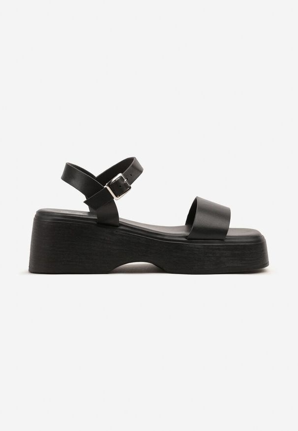 Born2be - Czarne Sandały na Grubej Podeszwie z Zapięciem na Klamerkę Dorkio. Okazja: na co dzień. Kolor: czarny. Styl: klasyczny, elegancki, casual