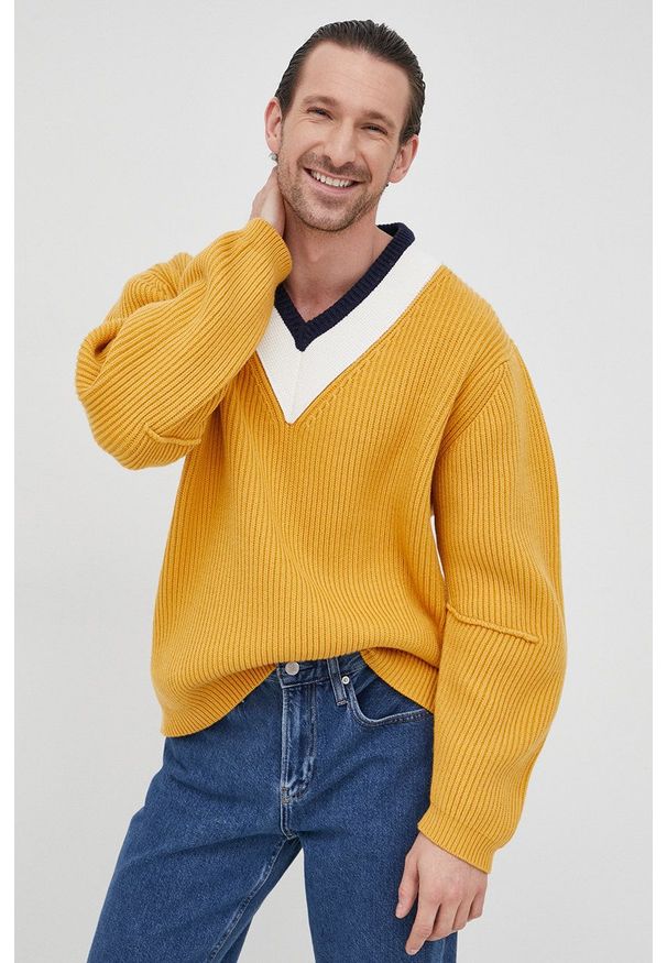 TIGER OF SWEDEN - Tiger Of Sweden sweter z domieszką wełny męski kolor żółty ciepły. Kolor: żółty. Materiał: wełna