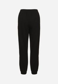 Born2be - Czarne Bawełniane Spodnie Dresowe o Kroju Jogger Falorwena. Okazja: na co dzień. Kolor: czarny. Materiał: bawełna, dresówka. Styl: klasyczny, casual #2
