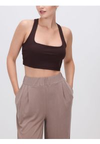 Reserved - Sportowy top - ciemnobrązowy. Kolor: brązowy. Materiał: dzianina. Długość: krótkie. Styl: sportowy #1