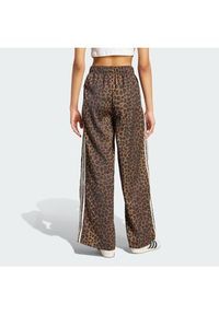 Adidas - adidas Spodnie dresowe Satin KA2666 Brązowy Wide Leg. Kolor: brązowy. Materiał: syntetyk #3