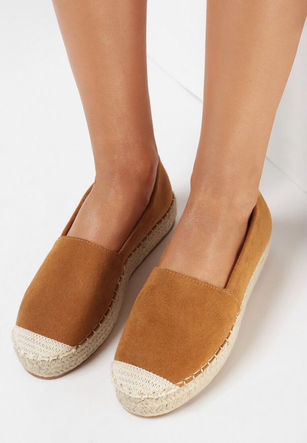 Born2be - Ciemnobeżowe Espadryle Zdobione Plecionką Thaxie. Okazja: na co dzień. Kolor: beżowy. Materiał: len. Wzór: aplikacja. Sezon: lato. Styl: boho, casual, elegancki