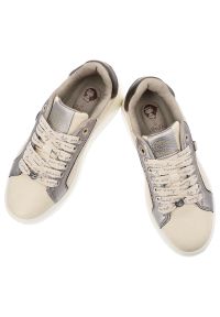 Sneakersy damskie Anekke, na grubej platformie z napisami i wzorami z okrągłym noskiem i sznurowane, białe, 41380-429-Roma-413. Okazja: na co dzień. Nosek buta: okrągły. Zapięcie: sznurówki. Kolor: biały. Wzór: napisy. Obcas: na platformie. Styl: casual, sportowy #7