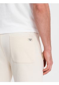 Ombre Clothing - Męskie spodnie dresowe z nogawką bez ściągacza - kremowe V11 OM-PABS-0206 - XXL. Kolor: kremowy. Materiał: dresówka. Wzór: aplikacja. Styl: klasyczny, sportowy #2