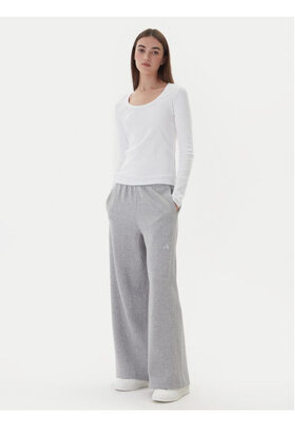 Adidas - adidas Spodnie dresowe ALL SZN Holiday Glitter Fleece JV5758 Szary Loose Fit. Kolor: szary. Materiał: bawełna