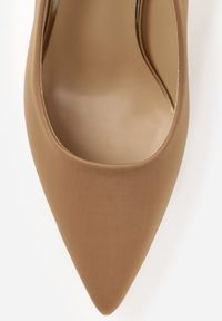 Born2be - Ciemnobeżowe Klasyczne Szpilki z Gładkiej Tkaniny Orianna. Okazja: na co dzień, do pracy, na spotkanie biznesowe. Kolor: beżowy. Materiał: tkanina. Wzór: gładki. Obcas: na szpilce. Styl: klasyczny #5