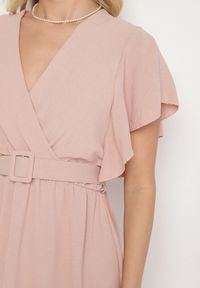 Born2be - Jasnoróżowa Sukienka z Kopertowym Dekoltem i Paskiem Sizuee. Kolor: różowy. Typ sukienki: kopertowe #2