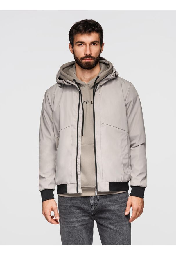 Ombre Clothing - Lekka męska kurtka z siateczkową podszewką i kapturem – szara V6 - Rozmiar: XXL. Okazja: na co dzień. Typ kołnierza: kołnierzyk stójkowy. Kolor: szary. Materiał: poliester, materiał, tkanina. Wzór: aplikacja. Styl: casual