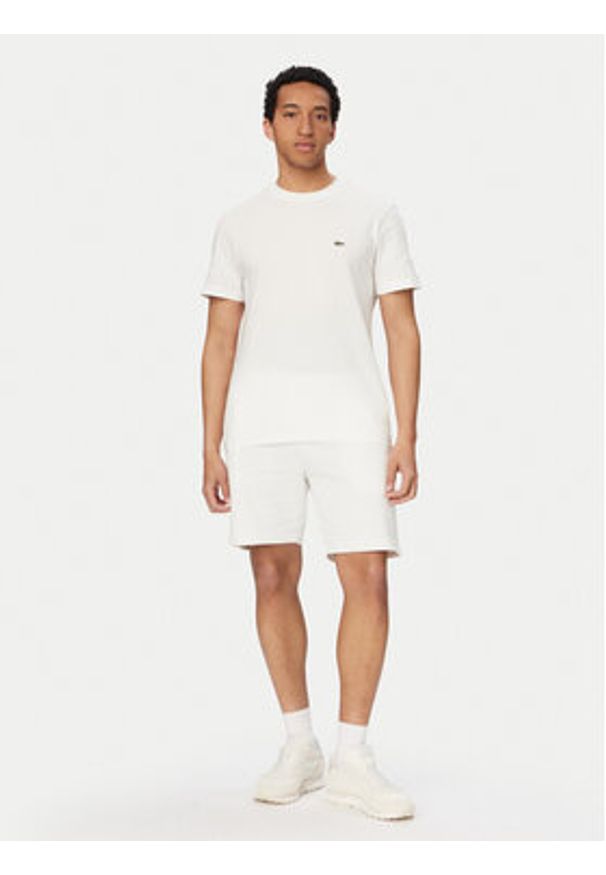 Lacoste T-Shirt TH0888 Biały Regular Fit. Kolor: biały. Materiał: bawełna