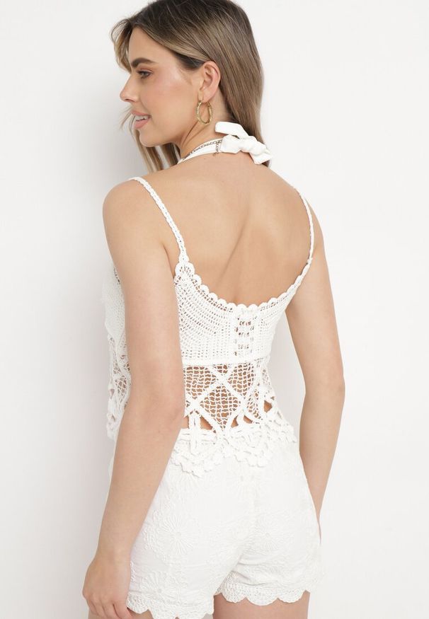 Born2be - Biały Bawełniany Top Boho w Szydełkowym Stylu Janeila. Kolor: biały. Materiał: bawełna. Wzór: aplikacja. Sezon: lato. Styl: boho