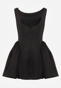 Renee - Czarna Rozkloszowana Sukienka o Eleganckim Kroju Podkreślającym Talię Aikamna. Kolor: czarny. Styl: elegancki #7