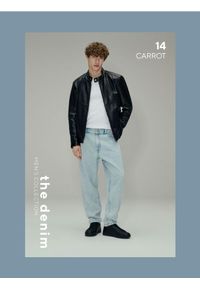 Reserved - Jeansy carrot z efektem sprania - niebieski. Kolor: niebieski