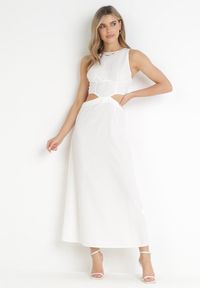 Born2be - Biała Trapezowa Sukienka Maxi z Wycięciami Amandika. Kolor: biały. Typ sukienki: trapezowe. Długość: maxi