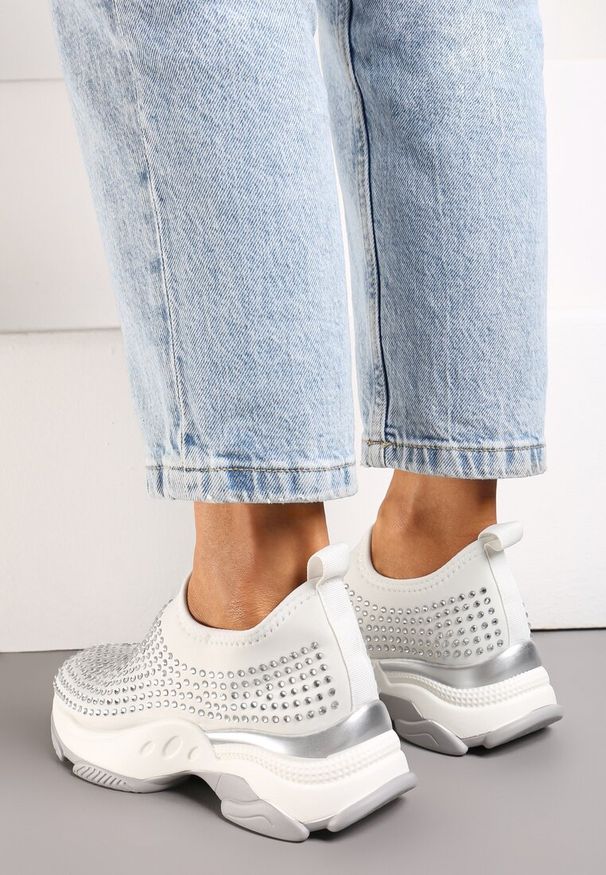 Renee - Białe Buty Sportowe na Grubej Podeszwie w Cyrkonie Elerene. Kolor: biały