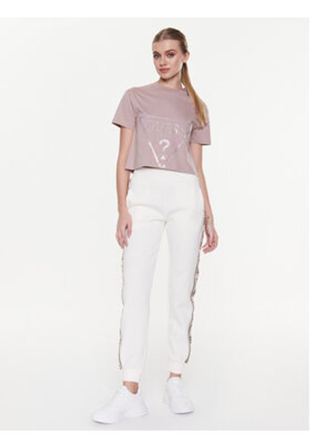 Guess T-Shirt Adele V2YI06 K8HM0 Różowy Boxy Fit. Kolor: różowy. Materiał: bawełna