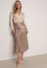 Born2be - Beżowa Spódnica z Satyny z Koronką i Rozcięciem na Nogę Doritana. Okazja: na co dzień, na spotkanie biznesowe. Kolor: beżowy. Materiał: satyna, koronka. Wzór: koronka. Styl: casual, biznesowy, elegancki #1