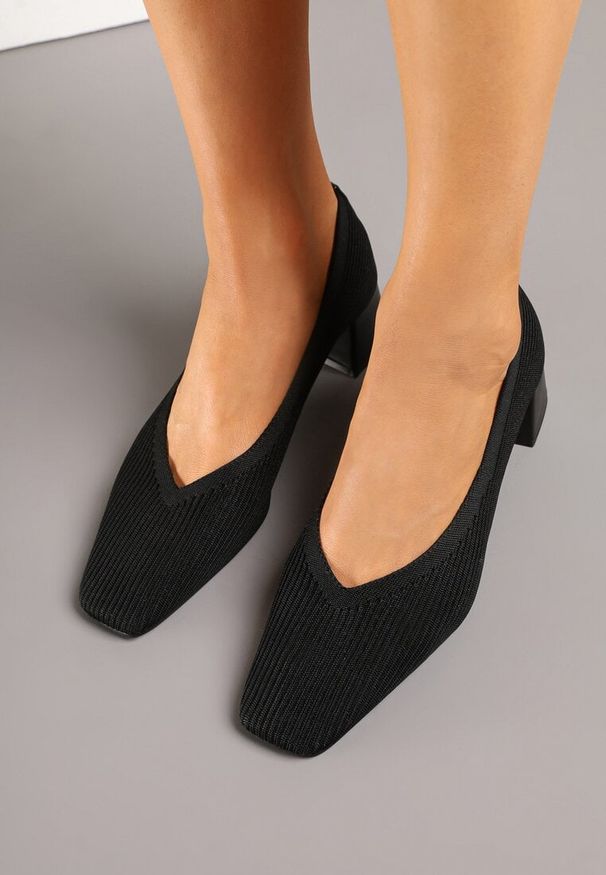 Born2be - Czarne Czółenka z Prążkowanego Materiału na Słupku Tanellia. Okazja: do pracy, na spacer, na co dzień, na spotkanie biznesowe. Kolor: czarny. Materiał: materiał, prążkowany. Obcas: na słupku. Styl: casual, elegancki, biznesowy