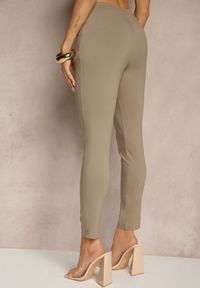 Renee - Ciemnobeżowe Spodnie z Wiskozą High Waist z Ozdobnymi Guzikami Redillia. Okazja: na spotkanie biznesowe, na co dzień. Stan: podwyższony. Kolor: beżowy. Materiał: wiskoza. Styl: biznesowy, klasyczny, elegancki, casual #5