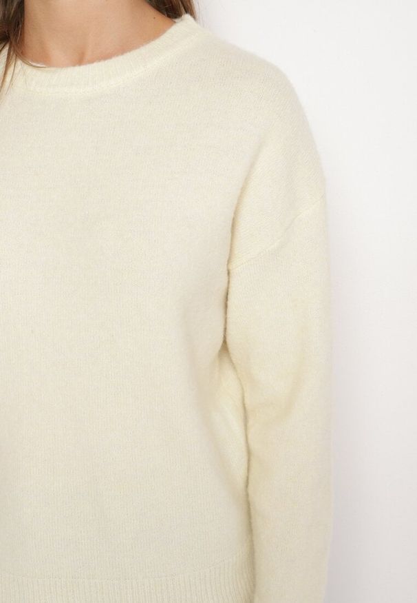 Born2be - Beżowy Sweter z Domieszką Wełny Parizia. Kolor: beżowy. Materiał: wełna. Sezon: zima