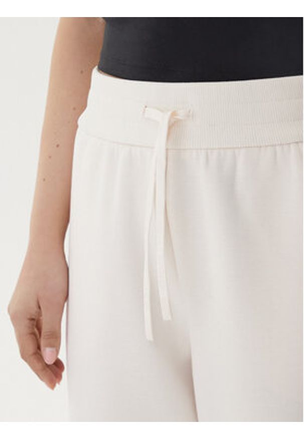 Armani Exchange Spodnie dresowe XW001287 AF16134 U1003 Écru Regular Fit. Materiał: bawełna