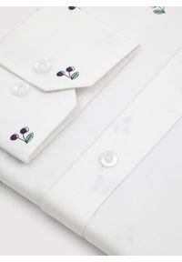 Pako Lorente - PAKO LORENTE - Biała koszula męska w wiśnie. Okazja: na co dzień. Kolor: biały. Materiał: elastan, bawełna. Długość rękawa: długi rękaw. Długość: długie. Styl: casual #2