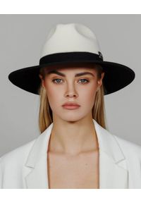 LESHKA - Biało-czarny kapelusz filcowy Fedora. Kolor: czarny