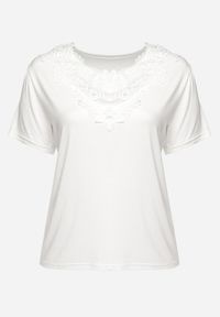 Born2be - Biały Klasyczny T-shirt z Koronką przy Dekolcie Fioma. Okazja: na spotkanie biznesowe. Kolor: biały. Materiał: koronka. Wzór: koronka. Styl: klasyczny