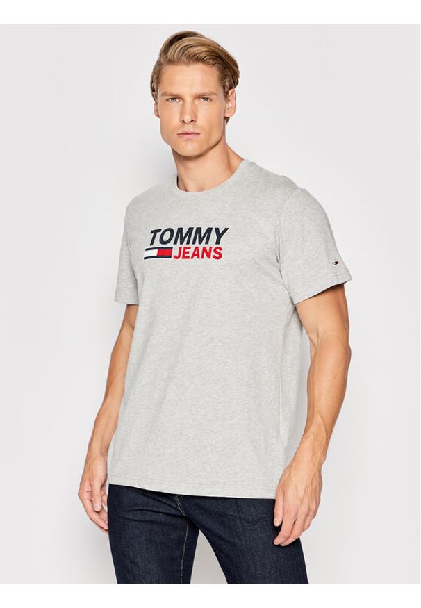 Tommy Jeans T-Shirt Corp Logo DM0DM15379 Szary Regular Fit. Kolor: szary. Materiał: bawełna