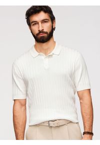 Ombre Clothing - Męska koszulka polo z wiskozą SLIM FIT w pionowy prążek – złamana biel V3 - Rozmiar: XL. Okazja: na co dzień. Typ kołnierza: polo. Materiał: wiskoza. Długość rękawa: krótki rękaw. Długość: krótkie. Wzór: prążki. Styl: casual, klasyczny