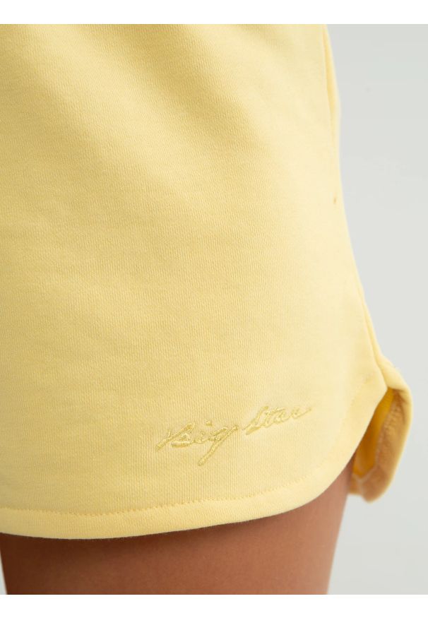 Big-Star - Szorty dziewczęce z bawełny ekologicznej żółte Filemka 200. Kolor: żółty. Materiał: bawełna. Wzór: haft. Sezon: lato. Styl: klasyczny