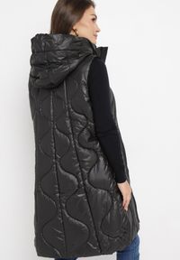 Born2be - Czarna Pikowana Kamizelka z Kapturem i Kieszeniami Kress. Typ kołnierza: kaptur. Kolor: czarny #5