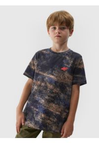 4f - T-shirt z nadrukiem allover chłopięcy. Kolor: wielokolorowy. Materiał: bawełna. Wzór: nadruk