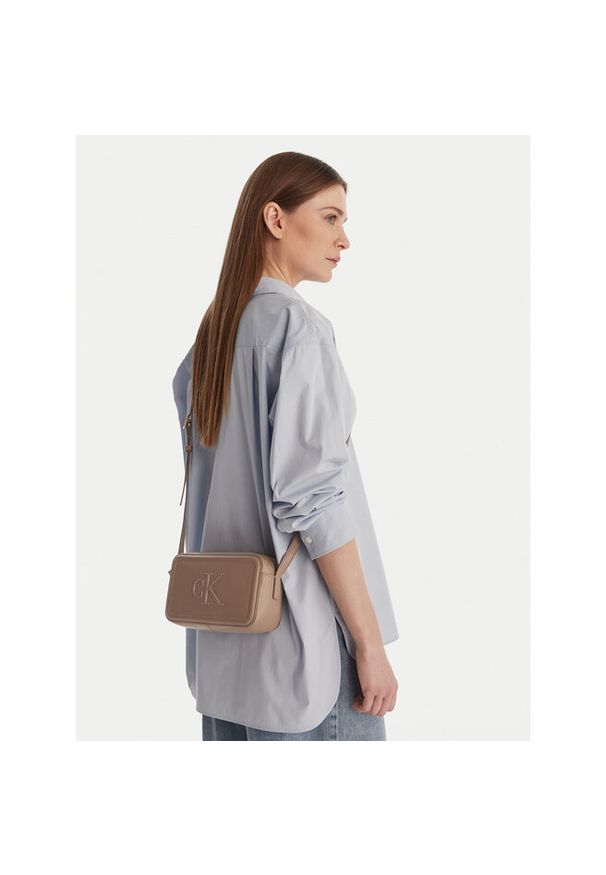 Torebka Calvin Klein. Kolor: beżowy