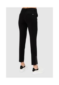 Guess - GUESS Czarne spodnie damskie, Rozmiar S. Stan: obniżony. Kolor: czarny. Materiał: tkanina, poliester. Wzór: aplikacja #5